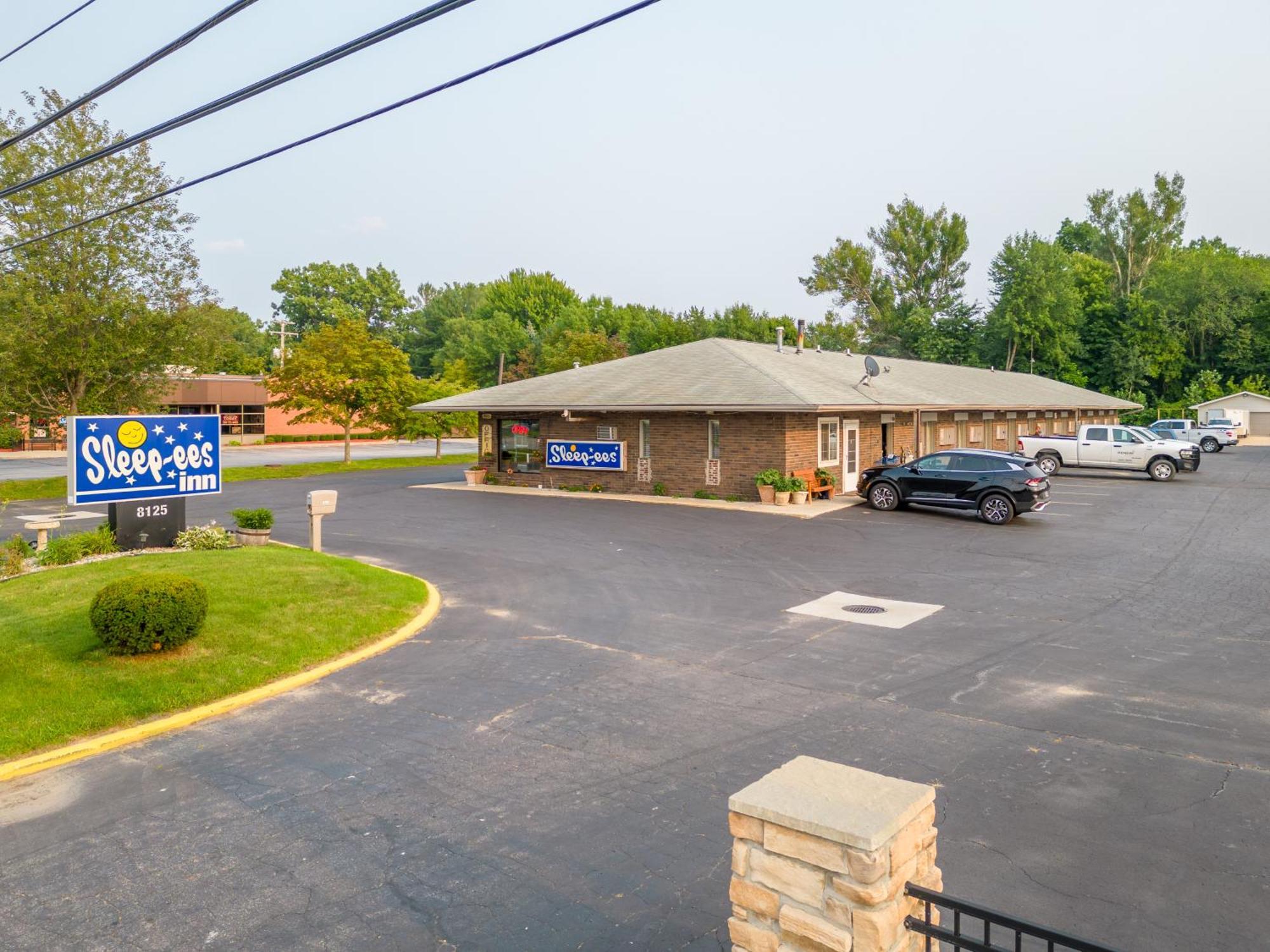 Sleep-Ees Inn, Saginaw & Frankenmuth Exterior foto