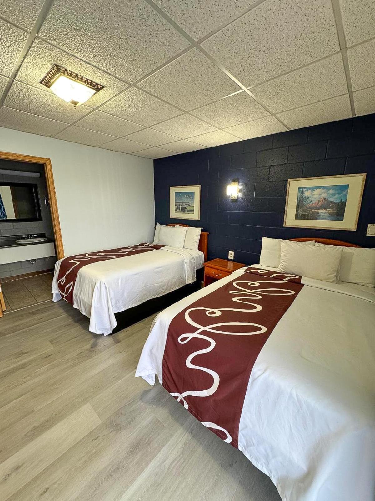 Sleep-Ees Inn, Saginaw & Frankenmuth Exterior foto